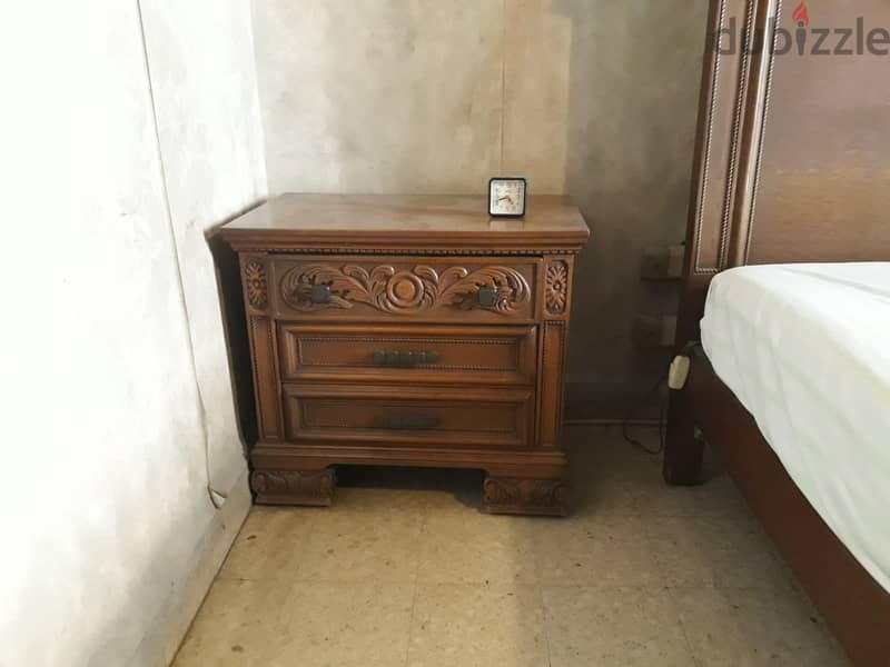 Bed room to sale غرفة نوم 7