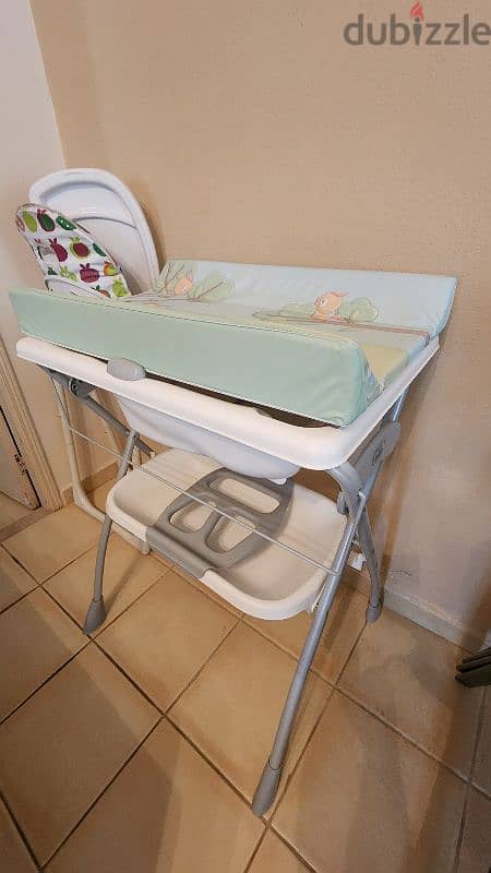 Baby bath tab and adjustable high chair 3