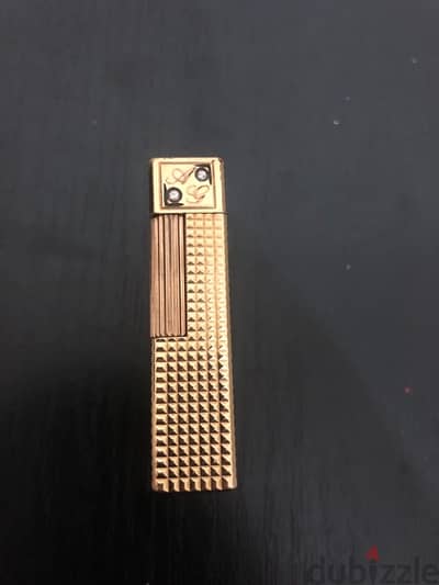 dupont lighter in a very good condition with 2 real diamonds