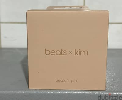 Beats Fit Pro Moon (kim collection)