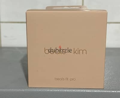 Beats Fit Pro Moon (kim collection) great & good price