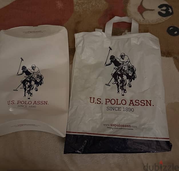 authentic US polo dark blue  size small fit medium 1