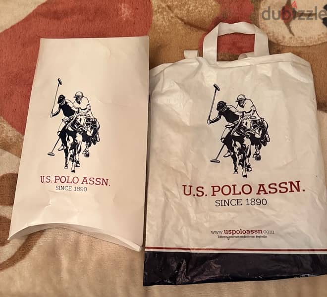 authentic US polo dark blue  size small fit medium 7