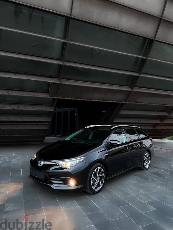 Toyota Corolla Hatchback 2016 0