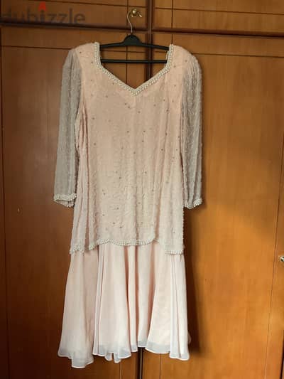 Dress barely used in a good condition