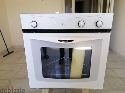 60cm white built-in/ encastre oven Newفرن ٦٠ سنتم  ابيض جديد .