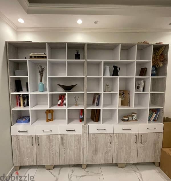 excellent condition bookshelf 0