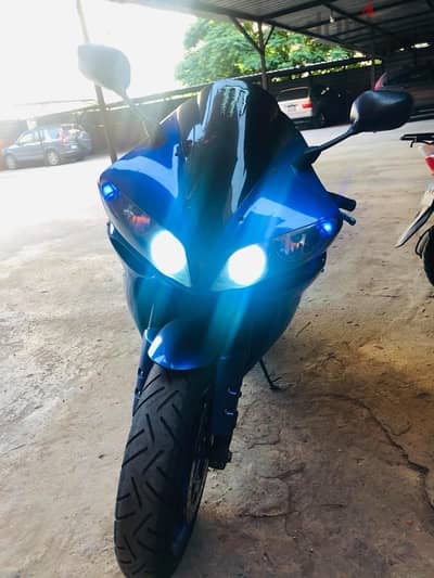 yamaha R1