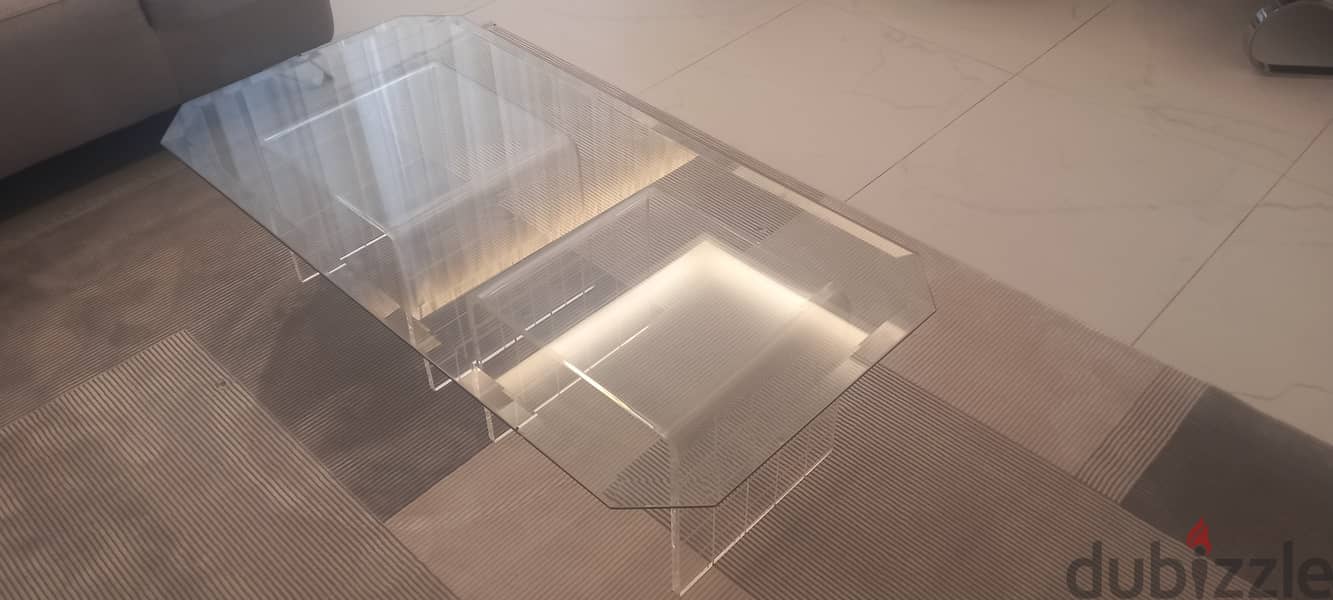 glass table with plexiglass support 1