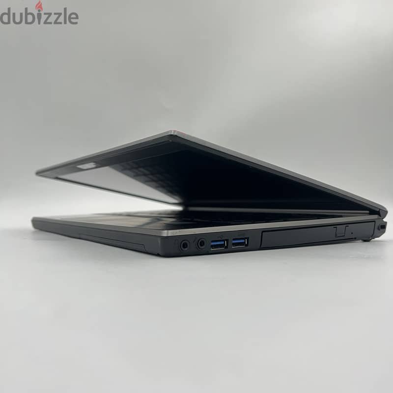 4950-Used Laptop Fujitsu LifeBook E736 Core i5 6200U 6th Gen 8GB DDr4 2