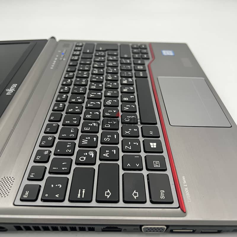 4950-Used Laptop Fujitsu LifeBook E736 Core i5 6200U 6th Gen 8GB DDr4 4