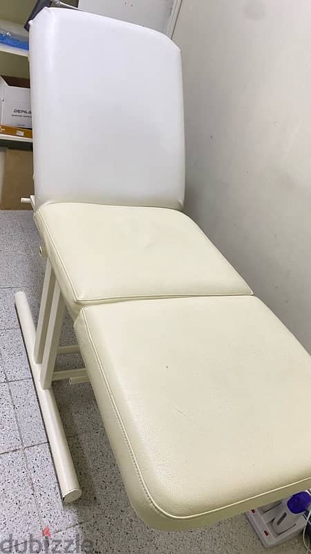 Chariot Medical esthetic bed 2