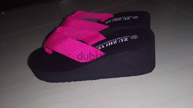 black summer slippers for woman 1