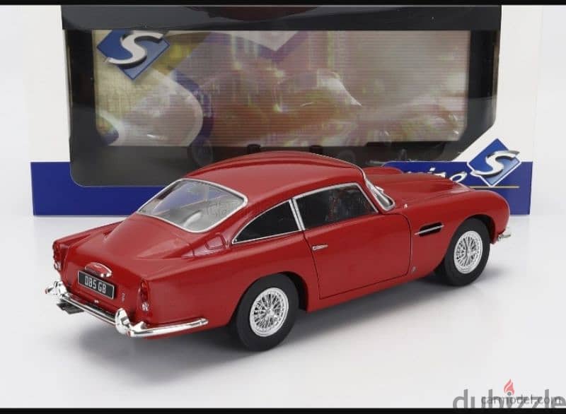 Aston Martin DB5 1964 diecast car model 1;18. 4