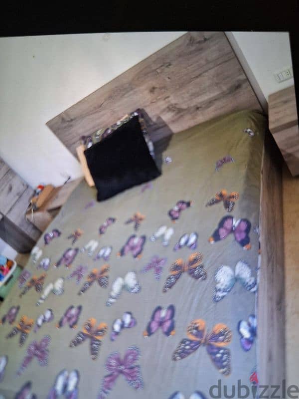 bedroom with mattress kemle like new 4