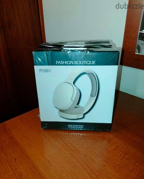 High-quality noise cancelling headphones (white) *New* 2