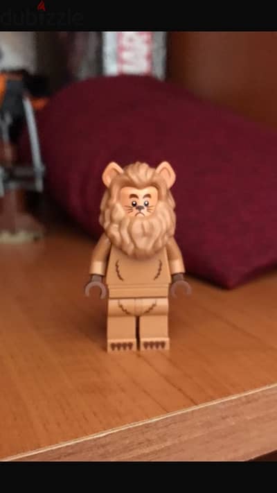 the cowardly lion Lego minifigure