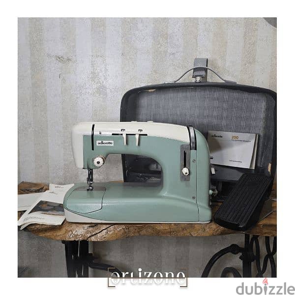 Vintage Sewing Machine 0