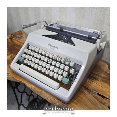 Olympia Monica typewriter/dactylo