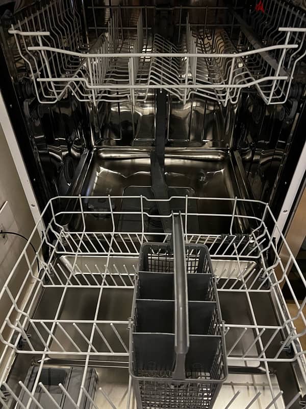 Dishwasher very good condition 2