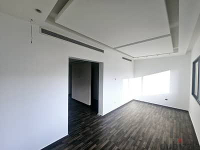 AH25-3868 A well-maintained and ready-to-move-in office in Hamra