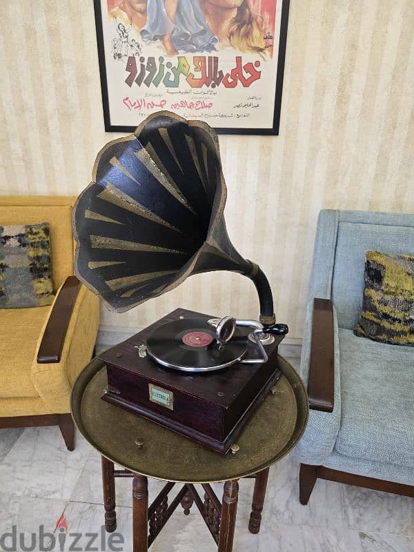 Original vintage phonograph 0