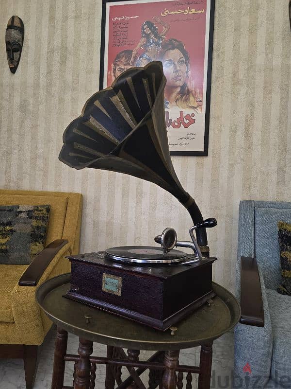 Original vintage phonograph 1