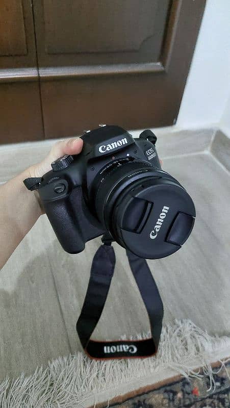 Canon EOS 4000D 1