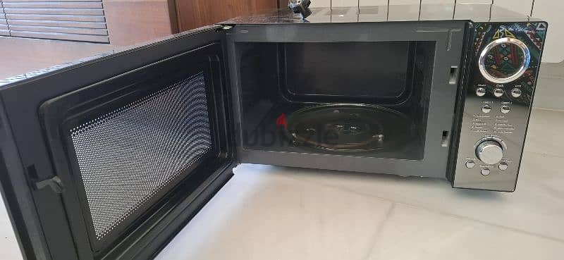 Microwave "Like New" 2