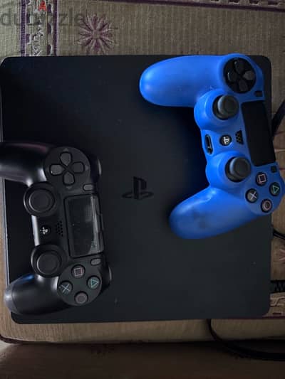 PS4 used like new 500gb + 2 original controller +5cd games gift