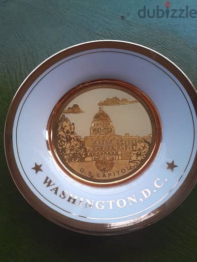 Collectible Washington capitol Etched Scene  24kt. Trim.  15cm .