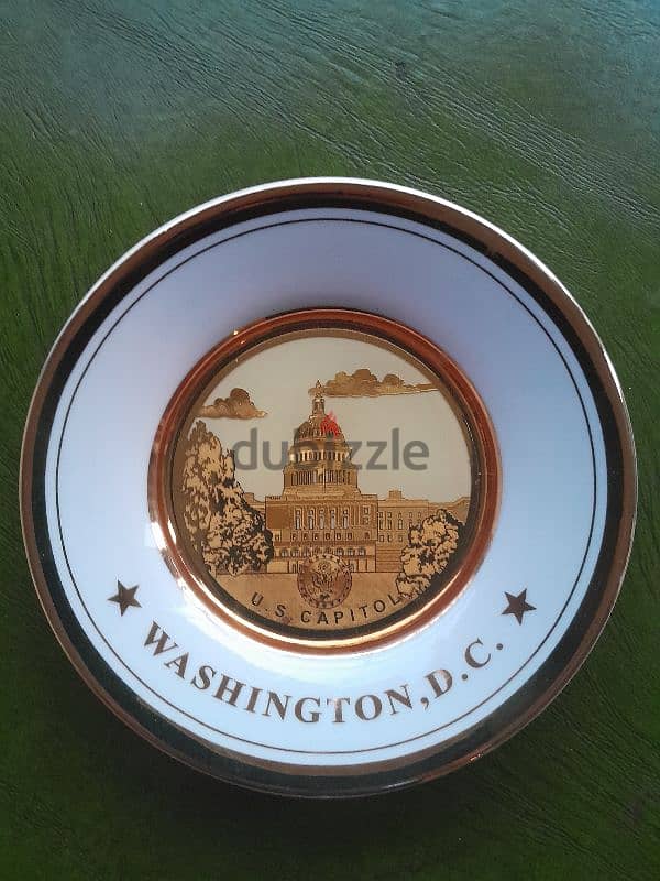 Collectible Washington capitol Etched Scene  24kt. Trim.  15cm . 1