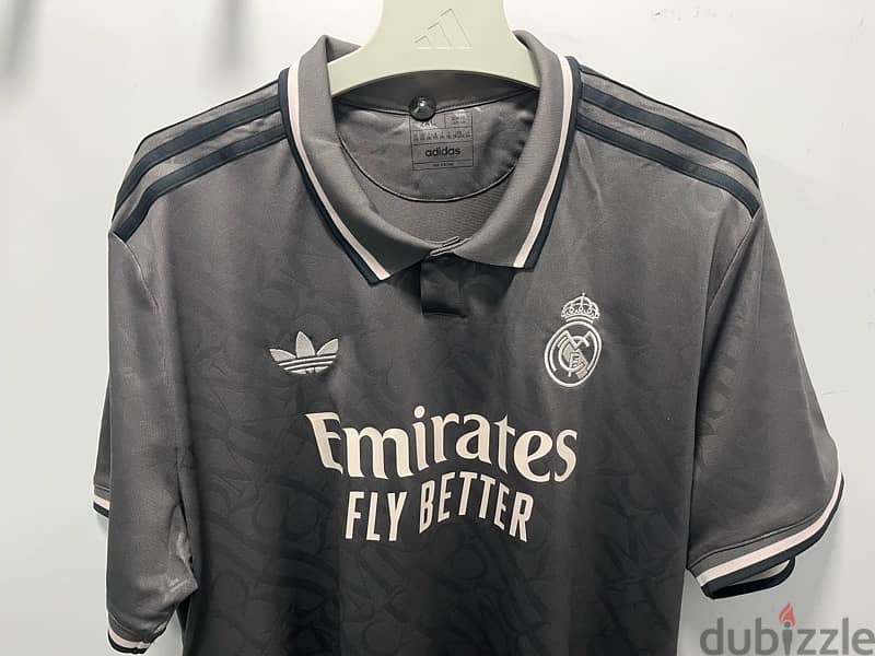 Real Madrid away shirt 24/25 0