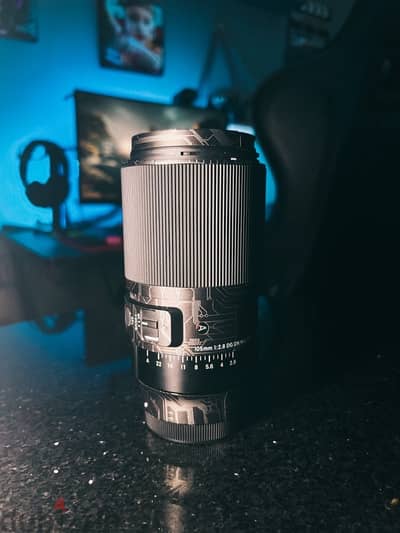 SIGMA 105mm f/2.8 dg dn art macro lens