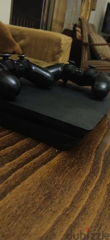 Ps4 slim used like new 2