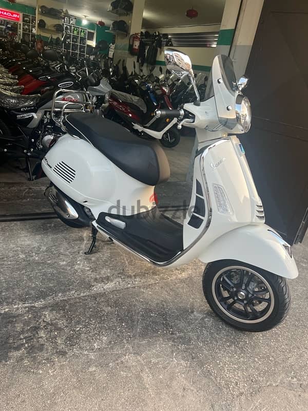 VESPA GTS 300 1