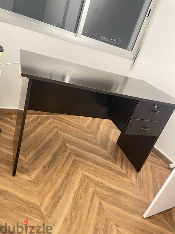 Office table with 2 drawers 1