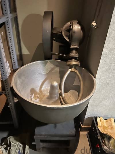 INDUSTRIAL DOUGH MIXER