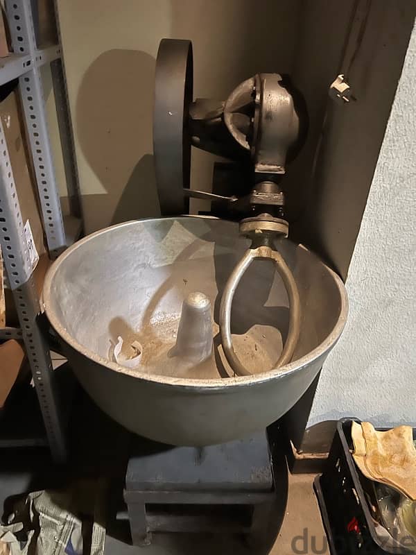 INDUSTRIAL DOUGH MIXER 0