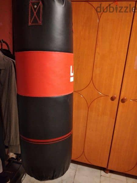 Boxing bag + chassis good conditions 6