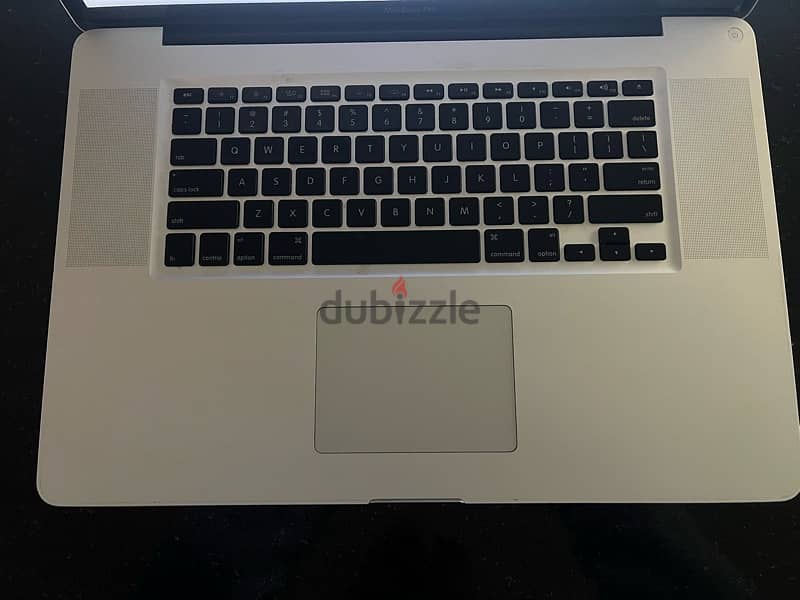 MacBook Pro 17 inches 512gb ssd 1