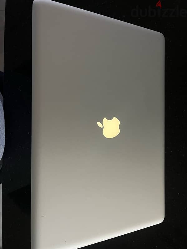 MacBook Pro 17 inches 512gb ssd 2