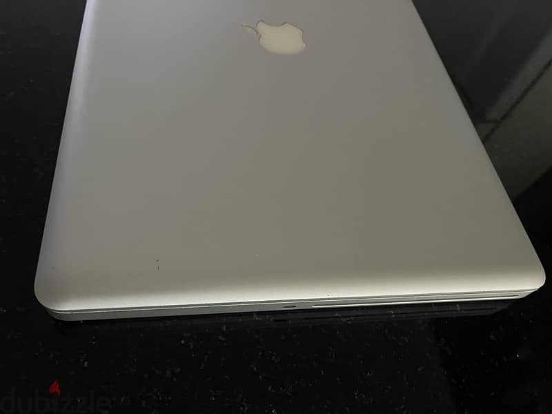 MacBook Pro 17 inches 512gb ssd 8