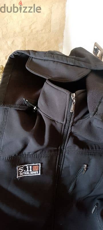 2 jacket 5.11 still new medium size one black one kamel 3