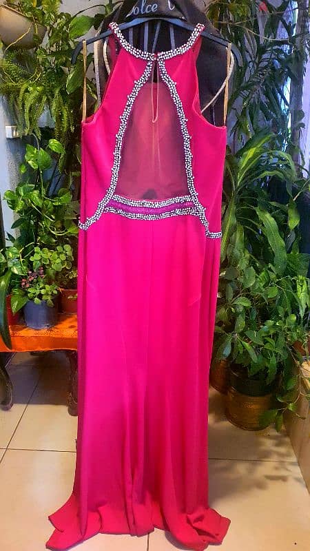 1 time used dress for classic Events size 46 1