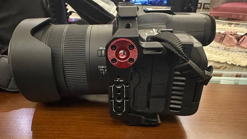 camera canon r5c with all accessoried and ronin rc4 combo 12