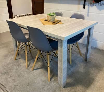 dinning table with 4 chairs