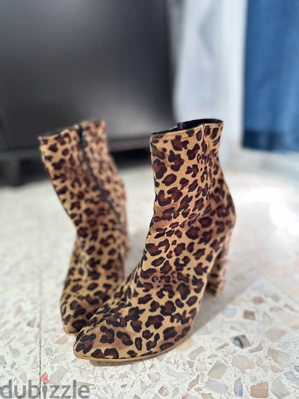 tiger boots/ verg good condition 1