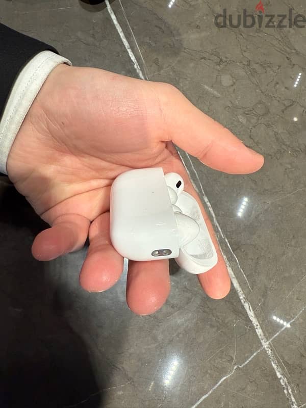 airpods pro 2 used like new 4