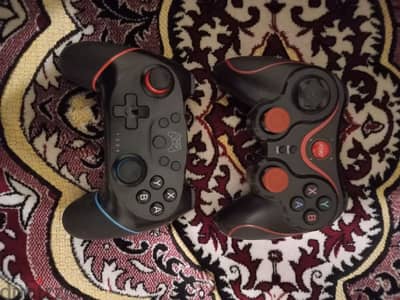 2 CONTROLLERS 1 MOBILE 1 NINTENDO SWITCH